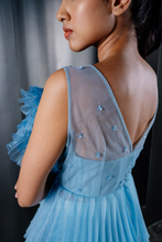 Load image into Gallery viewer, Two Tone Draped Cabbage Top