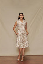 Load image into Gallery viewer, Bunch Floral Vest Dress with Belt